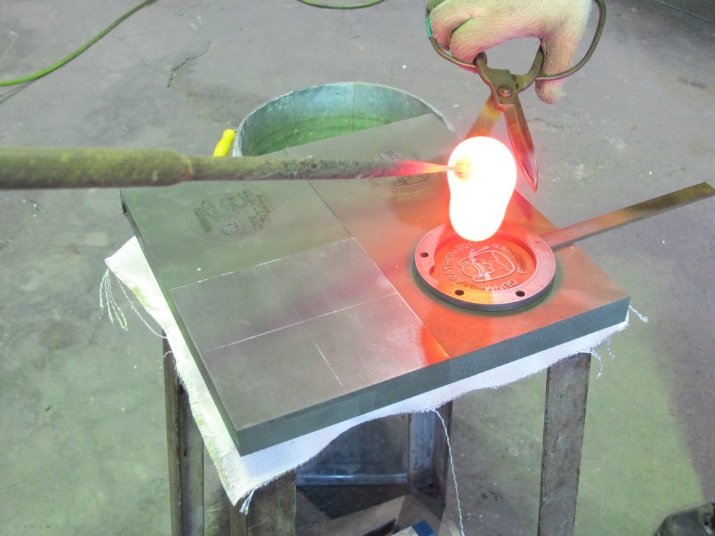 ②金枠内にたらす