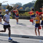 応援にガッツポーズ