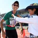 フルマラソン完走後(完走賞メダルをかける様子)